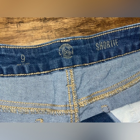 SO Mid-Rise Shortie Shorts Size 9 - Picture 2 of 7